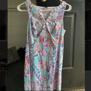 Lilly Pulitzer gabby shift dress in pattern “shell me about it”. Size 2